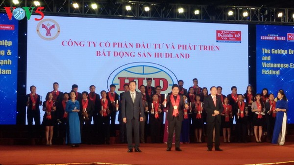 161 enterprises receive Golden Dragon, Strong Vietnamese Brand awards - ảnh 1